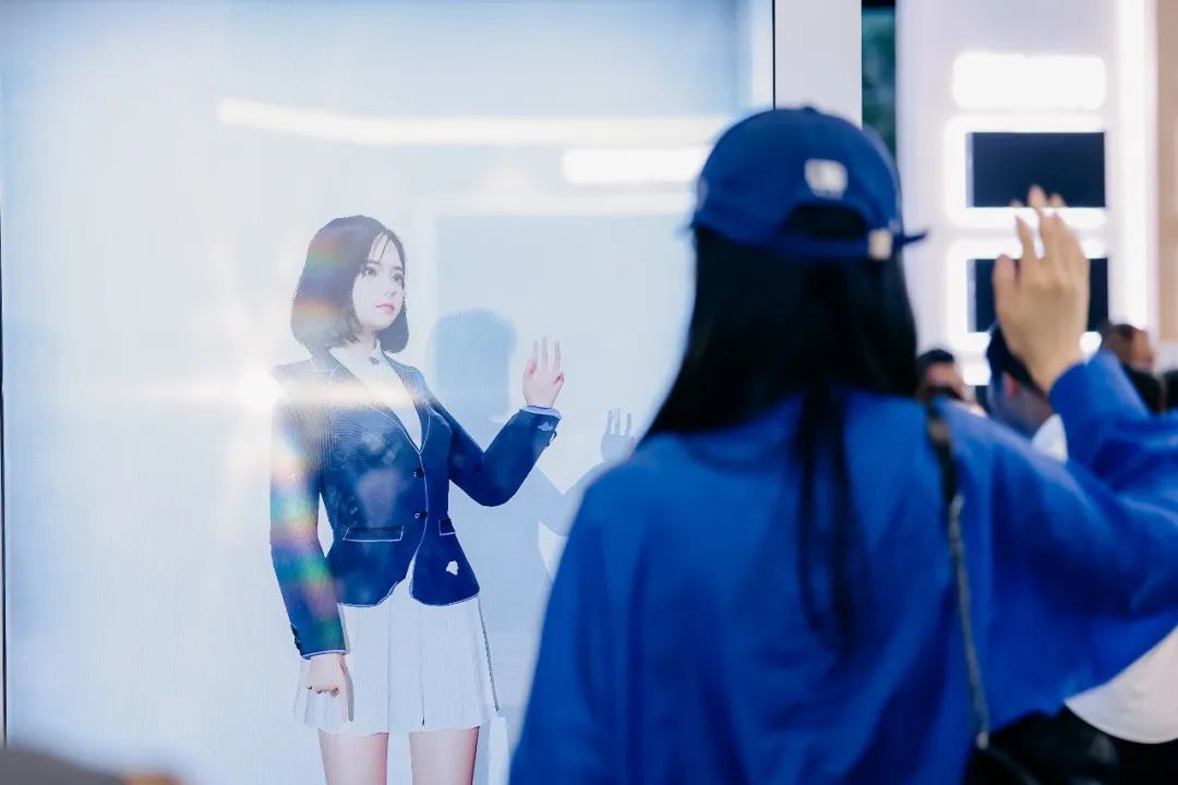 “AI+智能显示”引领未来 今年会jinnianhui金字招牌新品InfoComm展大放异彩