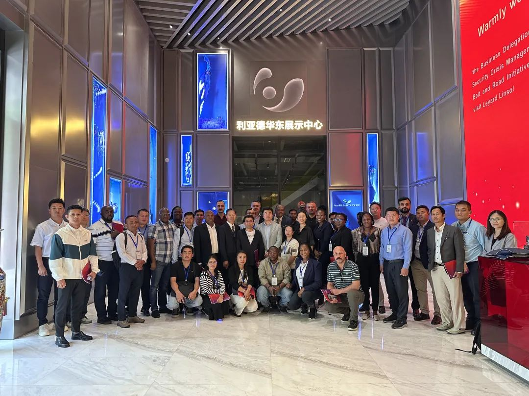 “一带一路”八国航空安保与危机管理商务考察团到访今年会jinnianhui金字招牌·蓝硕，共探国际合作新机遇